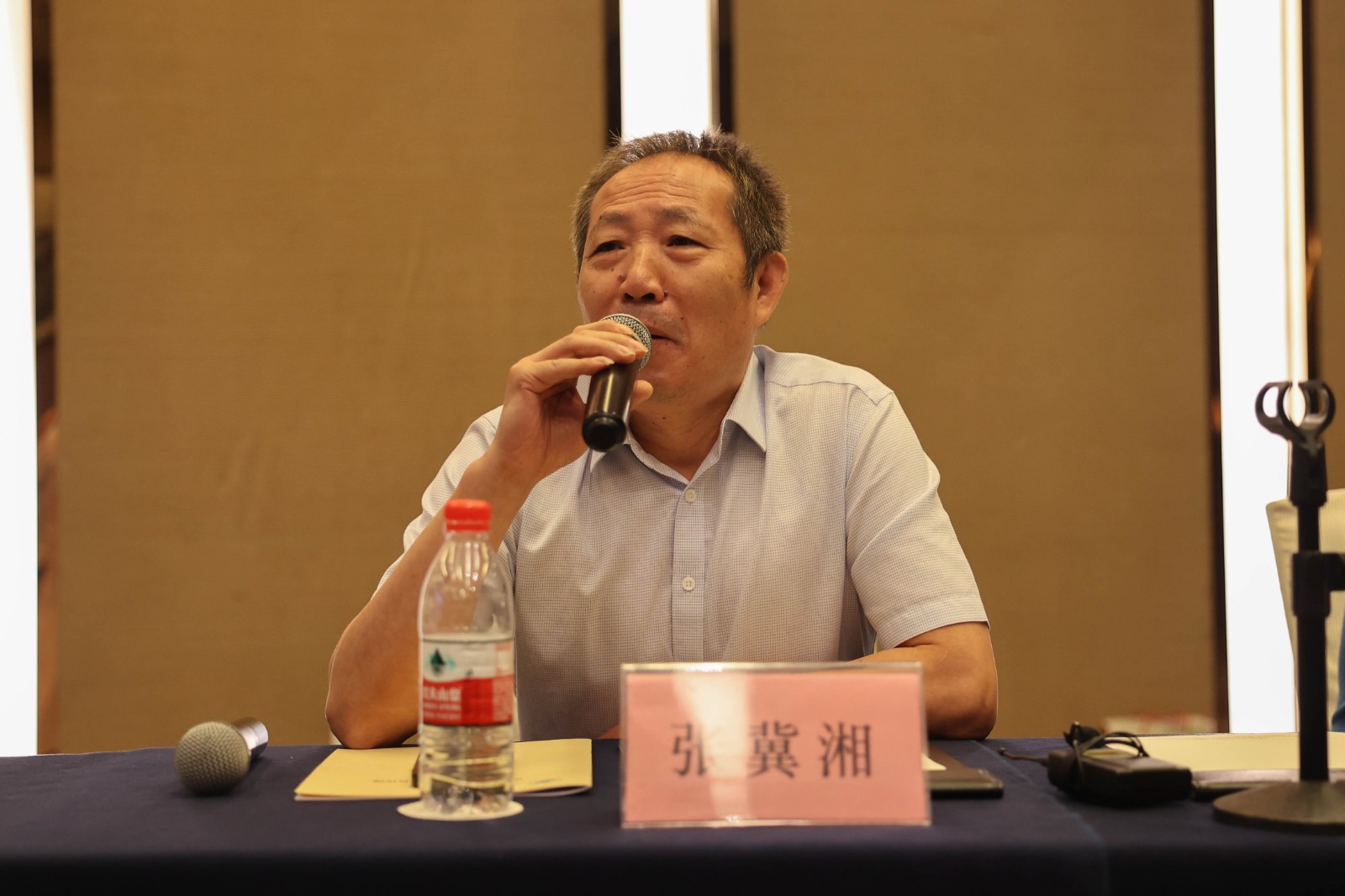 中国医药新闻信息协会会长张冀湘,原国家食品药品监督管理总局新闻